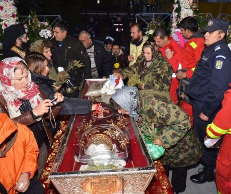 O femeie de 61 de ani a murit în timp ce era la coadă la moaştele Sfintei Cuvioase Parascheva