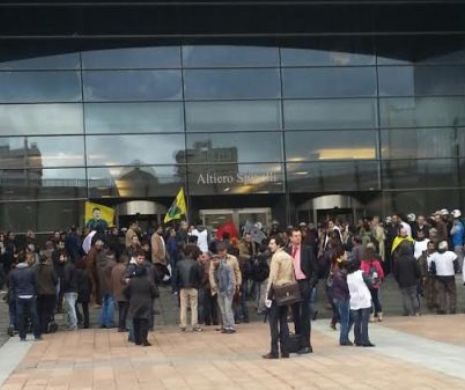 Parlamentul European, luat cu asalt de protestatri kurzi. O sută de persoane au pătruns cu forţa în sediul din Bruxelles
