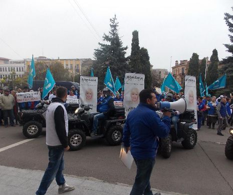 Protest PMP împotriva prefectului de Constanţa: „Fă un bine la popor, scapă-ne de Nicuşor”
