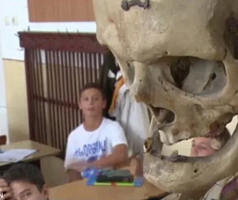 SCHELETUL unui fost director de școală, folosit de elevii români la orele de anatomie | GALERIE FOTO și VIDEO