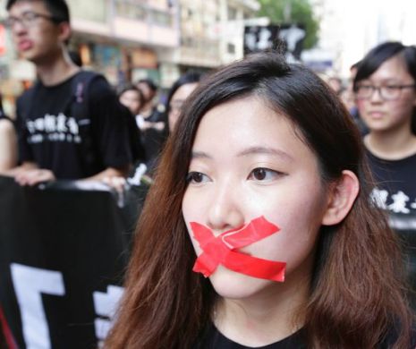 ULTIMATUM pentru studenții care protesteză la Hong Kong: Până luni DEBLOCAȚI străzile ocupate, altfel se vor lua ”toate măsurile necesare pentru a restabili ordinea socială”