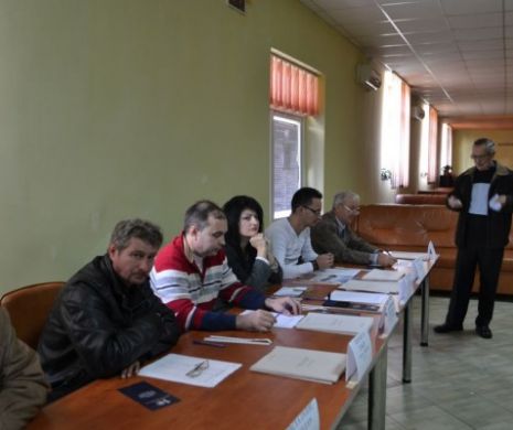 ALEGERI PREZIDENȚIALE 2014. O secţie de vot din Lugoj a fost amenajată într-un hotel cu internet wireless şi canapele din piele