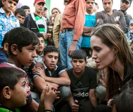 Angelina Jolie, dispusă să intre în politică: "Dacă vrei să produci cu adevărat o schimbare majoră, trebuie să îţi asumi nişte responsabilităţi"