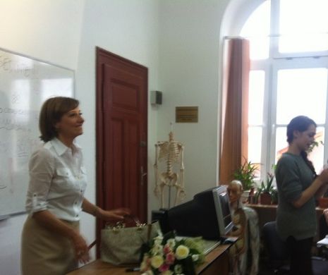 Carmen Iohannis s-a dus, ca în fiecare dimineață, la orele de engleză pe care le predă la Liceul Lazăr din Sibiu