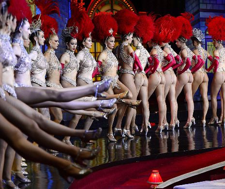 Dansatoarele de la Moulin Rouge, au bătul RECORDUL la rotiri ale picioarelor | GALERIE FOTO