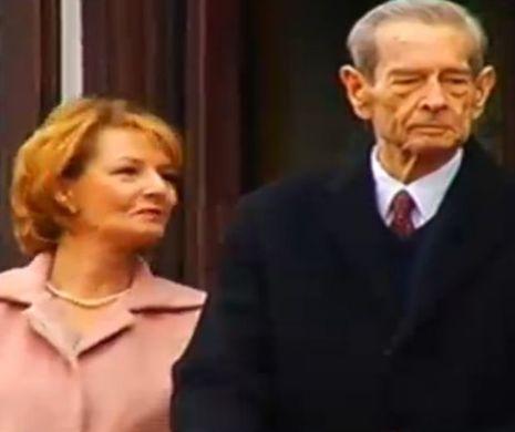 De „Porți Deschise”, la Palatul Elisabeta, Regele Mihai salută românii veniţi să îi ureze „La mulţi ani!”