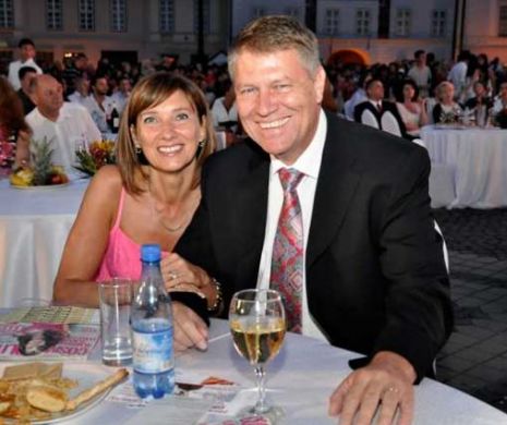 Klaus Iohannis a dat o petrecere pe cinste la Sibiu. Preşedintele ales a sărbătorit validarea funcţiei la Curtea Constituţională