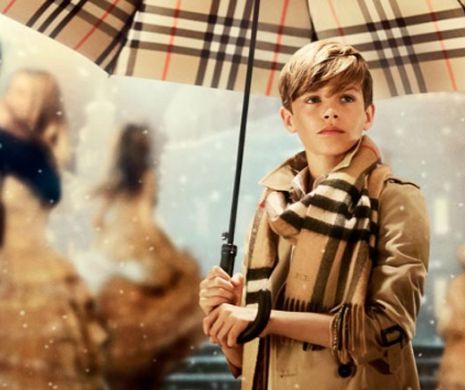 La 12 ani, Romeo Beckham, în rolul lui Cupidon, de Crăciun: DANSEAZĂ "adorabil" şi "dovedește că are ritm și ușurință în mișcare" | VIDEO