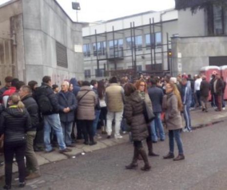 La Torino, 5.000 de oameni stau la coadă ca să poată vota | ALEGERI PREZIDENŢIALE