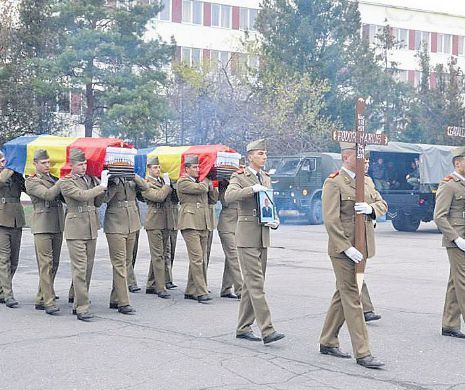 Onoruri militare pentru eroii morți în accidentul aviatic de la Sibiu