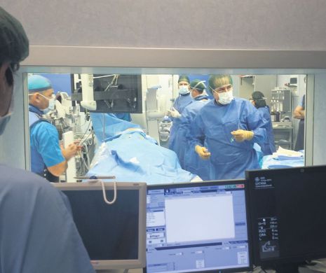 Operație pe inimă în premieră națională: proteză introdusă în cord prin torace