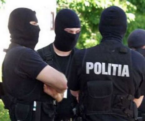 Percheziţii de amploare în Bucureşti şi Ilfov. 180 de poliţişti au descins la 30 de locuinţe