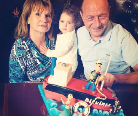 Președintele Traian Băsescu este din nou bunic! Ioana a născut un băiețel în această dimineață.