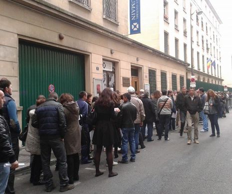 Proteste în apropierea Ambasadei României la Paris, faţă de îngrădirea dreptului la vot