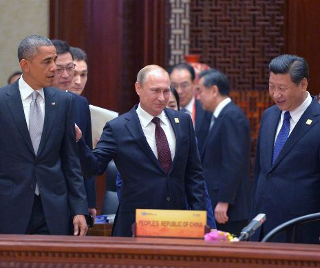 Putin îl bate pe umăr pe Obama: „E frumos, nu-i așa?”