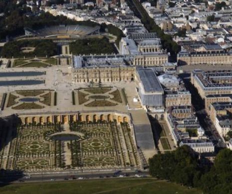 Scandal de 20.000 de euro la Versailles cu doi tineri căsătoriţi