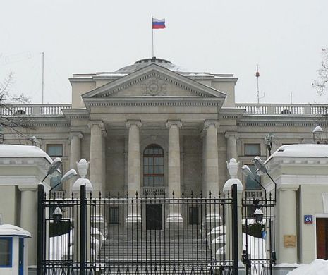 Un angajat al ambasadei Rusiei a fost expulzat din Polonia. Diplomatul era SPION