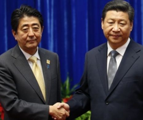 VIDEO | Întâlnire glacială între premierul nipon și președintele chinez. „Cea mai jenantă strângere de mână între doi lideri”