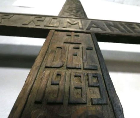 25DE ANI DE LA EVENIMENTELE DIN DECEMBRIE 1989. Doi preoți au salvat crucea Revoluției pe care minerii au profanat-o