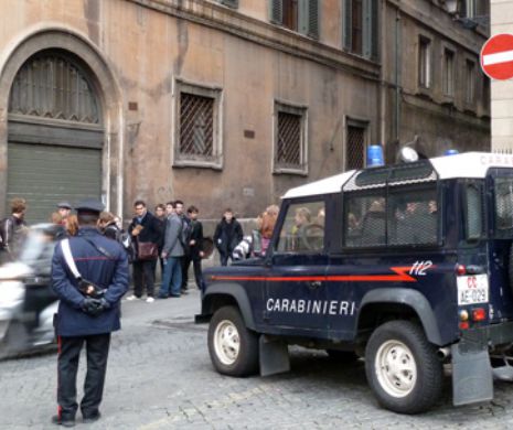 Cinci români puşi pe SCANDAL s-au luat la BĂTAIE într-un autobuz din Roma. Opt carabinieri, răniţi uşor