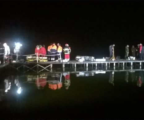 Co-pilotul elicopterului SMURD, prăbuşit în lacul Siutghiol, a fost găsit legat de scaun cu centura, la şase metri adâncime