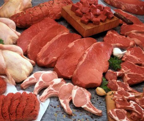 Controale la produsele din carne în preajma sărbătorilor. Sute de comercianţi verificaţi de poliţie