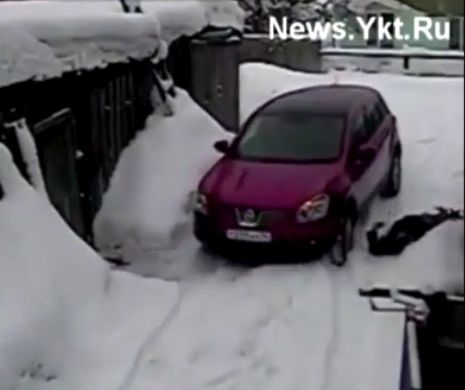 Gest CRIMINAL făcut de o șoferiță din Rusia. A călcat de trei ori, cu mașina, o vecină, iar motivul este HALUCINANT | VIDEO ȘOCANT