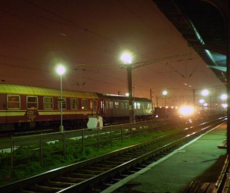 INCENDIU într-un tren pe ruta Suceava - Ploieşti. Mecanicul de locomotivă a fost grav rănit
