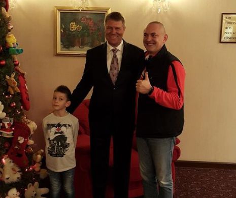 Locuitorii Sibiului s-au pozat cu președintele Klaus Iohannis | GALERIE FOTO