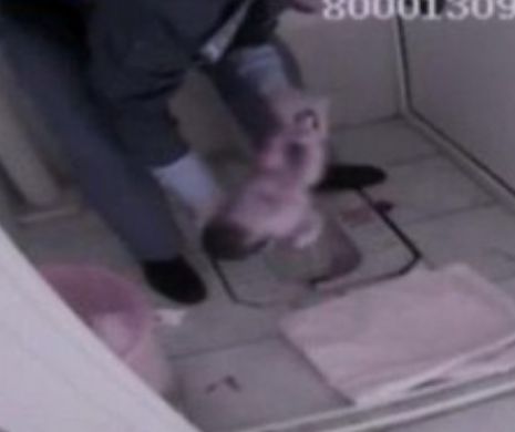O mamă de 19 ani și-a aruncat bebelușul la W.C. VIDEO