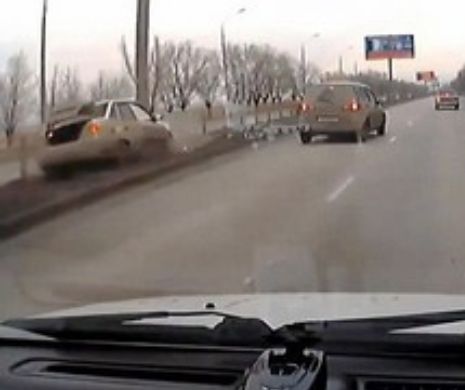 O rusoaică geloasă urmărește mașina în care fostul iubit  era cu o femeie și face nenorociri pe autostradă.VIDEO