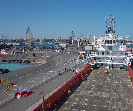 Operatorii portuari cer Ministerului Transporturilor să repună statul în posesia portului Constanţa
