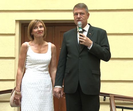 Președintele petrece Anul Nou la Sibiu. Soția vrea să fie o primă-doamnă implicată