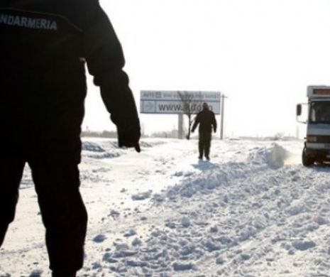 Primul DRUM ÎNCHIS de „Generalul iarnă”. Poliția Română a dispus OPRIREA CIRCULAȚIEI rutiere în Caraș Severin