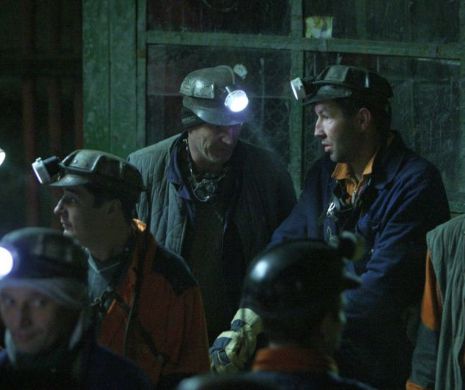 Protest în Valea Jiului. 100 de mineri refuză să intre în mina Lonea