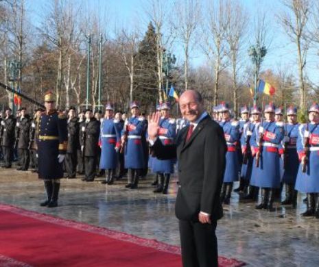 Retrospectivă 2014. Băsescu părăsește Cotroceniul, Klaus Iohannis dă șah-mat, „Partidul Facebook” intră în scenă