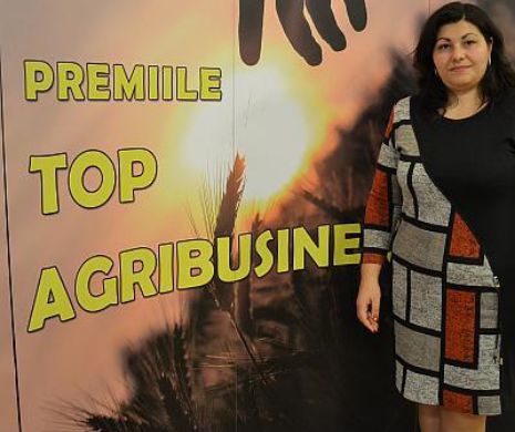 Și femeile fac agricultură: Alexandrina Dorobanțu lucrează 1.100 de hectare. Din ianuarie, fermiera va face profit și din peletizarea paielor de pe câmp