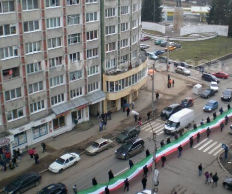 Steagul Ungariei, plimbat de extremiştii maghiari pe străzile din Sfântu Gheorghe
