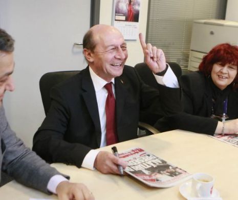 Traian Băsescu, în vizită la EVZ.„E ciudat să mi se mai spună președinte. Comandant rămân”