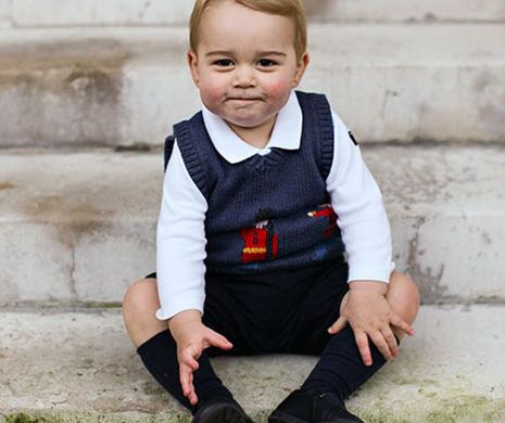 Trebuie să le vezi: Fotografiile oficiale DE CRĂCIUN ale micului prinţ George | GALERIE FOTO