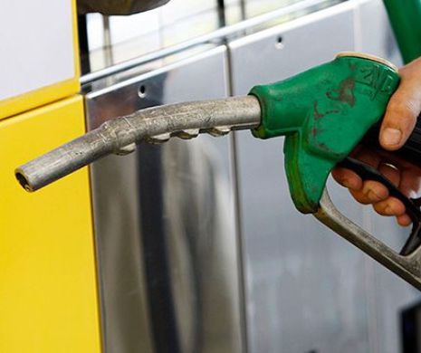 Veşti bune pentru şoferi: Preţul benzinei a scăzut sub 5 lei/litru
