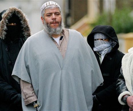 Abu Hamza, imamul radical care a organizat răpiri și tabere de antrenament în SUA, condamnat la închisoare pe viață