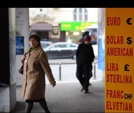 Alte victime ale creditului valutar: românii cu credite în dolari