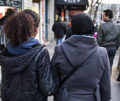 ATENTATELE DE LA PARIS. Ce le-au spus musulmanii din Franța copiilor lor despre gestul teroriștilor islamiști