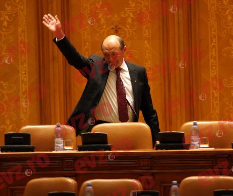 CCR: Sesizarea lui Băsescu în cazul restituirii imobilelor preluate abuziv, admisă în parte