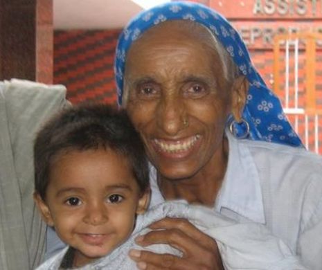 Cea mai bătrână mamă din lume a născut la 70 de ani. Gemeni