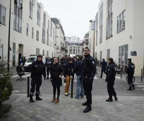 CHARLIE HEBDO. Atac cu grenade la o moschee din vestul Parisului