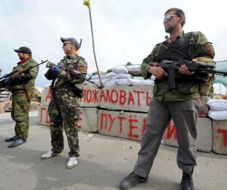 CRIZA DIN UCRAINA: Bombardamente de amploare pe aeroportul din Doneţk