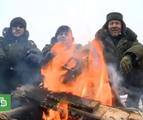 Ei sunt REBELII pro-ruşi din Ucraina, la un foc de tabără, printre TUNURI. Cum se antrenează MERCENARII separatişti | VIDEO