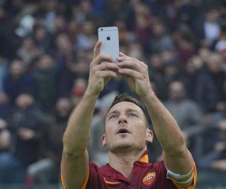 FOTBAL EUROPEAN. AS Roma - Lazio, 2-2. Francesco Totti a fost eroul gazdelor și a făcut un gest nemaivăzut pe un stadion
